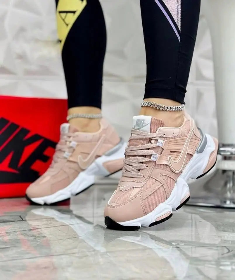 Tenis Nike Dama: Donde el confort y la moda se encuentran 👟✨