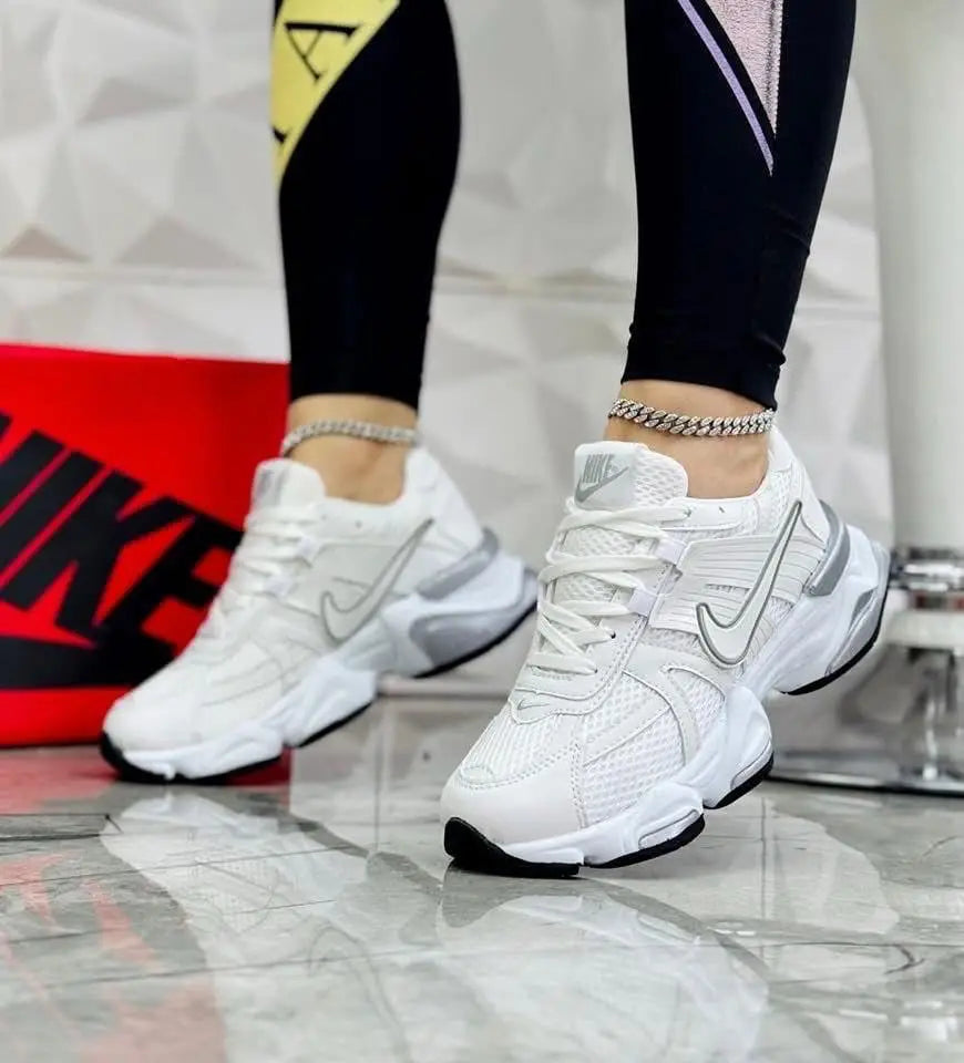 Tenis Nike Dama: Donde el confort y la moda se encuentran 👟✨